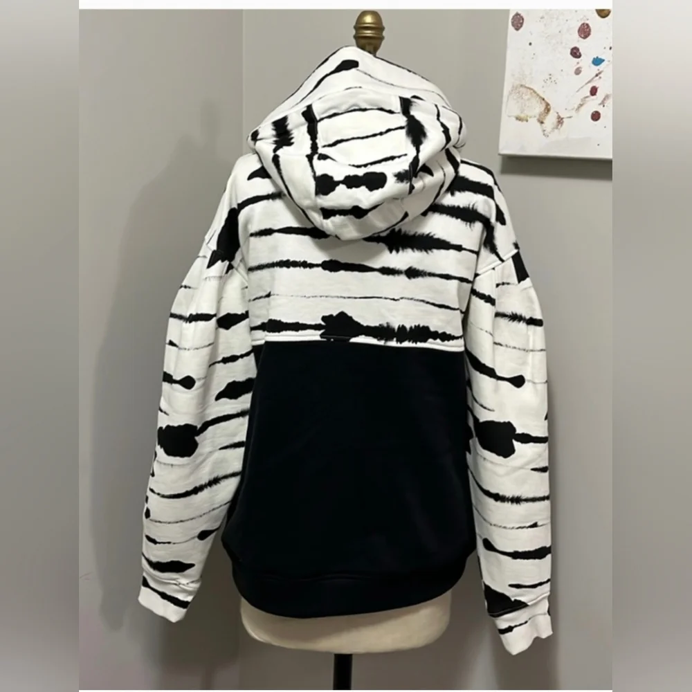 NWT Burberry Women's Sweater Monochrome Black White Hoodie Italy Size XS $1325 - Picture 3 of 8